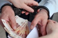 Инспектор полиции требовал взятку 800 долларов от жителя Днепропетровщины