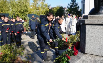 В Днепре спасатели почтили память погибших во время трагедии на улице Мандрыковской