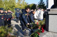 В Днепре спасатели почтили память погибших во время трагедии на улице Мандрыковской