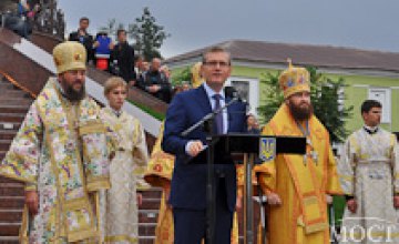 Александр Вилкул в Днепродзержинске открыл Присоборную площадь с самой большой в Украине статуей Христа Спасителя