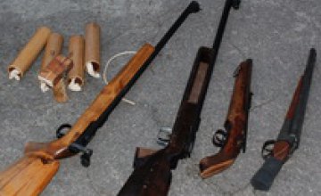 В Днепропетровске у члена «Свободы» милиция изъяла арсенал оружия, наркотики и «липовое» удостоверение работника МВД (ОФИЦИАЛЬНО