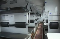 ​Пассажиры розгромили вагоны в поезде Львов – Запорожье: разбили 12 окон и выбросили из поезда матрасы