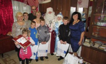 Тысячи детей Днепропетровщины получили новогодние поздравления и подарки от Фонда Вилкула «Украинская перспектива»