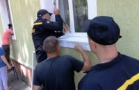 ​На Днепропетровщине спасатели помогли открыть дверь квартиры, захлопнутую сквозняком