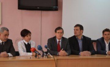 Ведущие французские хирурги провели в Днепропетровской областной детской больнице две операции по восстановлению слуха