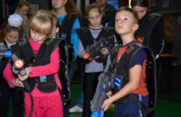 Для детей участников АТО организовали турнир по лазертагу (ФОТОРЕПОРТАЖ)