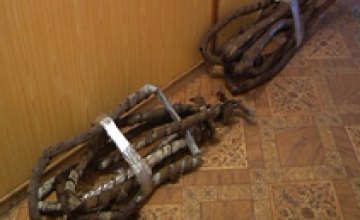 В Днепропетровске двое злоумышленников вырезали 30 метров кабеля