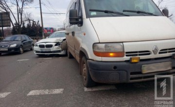 На Днепропетровщине столкнулись легковушка и микроавтобус (ФОТО) 
