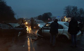 В Харьковской области произошло масштабное ДТП: 1 человек погиб, 5 получили травмы (ФОТО)