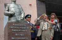Мэр Днепропетровска осудил установку памятника Сталину в Запорожье 
