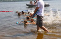 Маленькие днепропетровцы получат фирменные купальники от Яны Клочковой и Дениса Силантьева