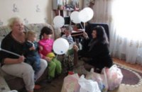 На Днепропетровщине Фонд Вилкула передал комплекты детской мебели для детского дома семейного типа Берковского-Кобцевой
