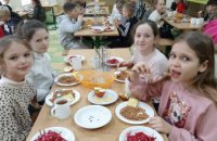У Дніпрі школярі почали харчуватися за новими нормами харчування: враження дітей від страв