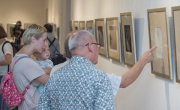 ​Картины Пикассо и сюрприз ко Дню знаний: в Днепре открылась выставка «Европейский авангард ХХ века»
