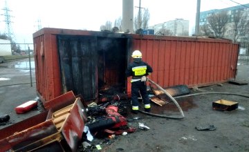 В Днепре спасатели ликвидировали пожар на территории рынка