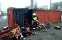 В Днепре спасатели ликвидировали пожар на территории рынка