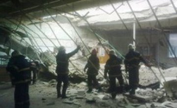 В Луганске обвалилась крыша админздания: погиб один человек (ВИДЕО)