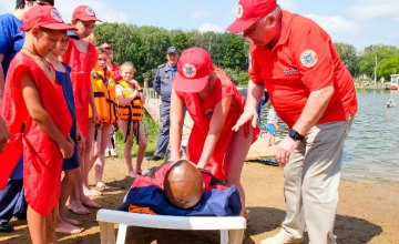 Днепровские спасатели приглашают всех желающих на мастер-классы по спасению людей на воде
