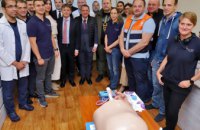 Посол Італії Дзадзо відвідав одну з лікарень Дніпра та анонсував підтримку міста в медичній галузі — реабілітації та протезуванні 