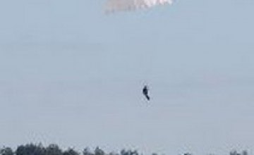 В Новомосковске десантники отрабатывают прыжки с парашютом 