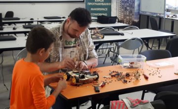 На Днепропетровщине уже выбрали учителей для школ робототехники
