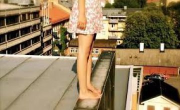 В Запорожье девушка после ссоры с парнем пошла прыгать с моста