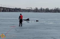 Развлечения на Монастырском острове обернулись трагедией: в Днепр водолазы-спасатели достали из воды тело утонувшего парня