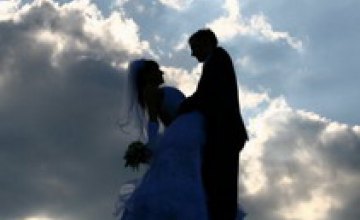 В 2010 году украинцы стали меньше жениться