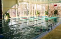 В бассейне при Павлоградском химическом заводе научили плавать почти 5 тыс детей
