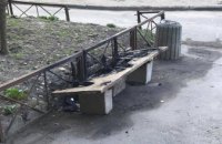 На пр.Калнышевского в Днепре неизвестные сожгли лавочку (ФОТО)