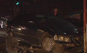 В центре Днепропетровска иномарка столкнулась с трамваем