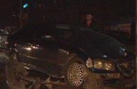 В центре Днепропетровска иномарка столкнулась с трамваем