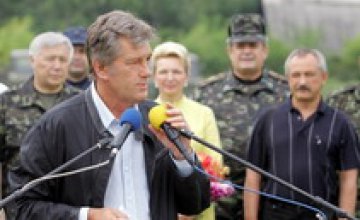 Виктор Ющенко требует восстановить разрушенное стихией на Закарпатье жилье до 15 ноября