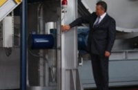 Виктор Янукович в Днепропетровске ввел в эксплуатацию первый в Украине и СНГ завод по безотходной переработке использованных акк