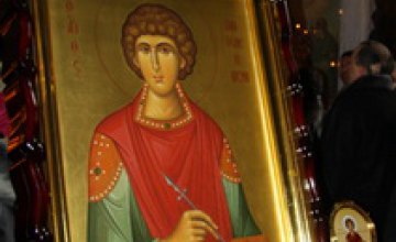 Свято-Троицкий собор Днепропетровска получил в дар икону, привезенную с Афона