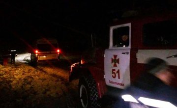 ​На Днепропетровщине автомобиль скорой помощи попал в ловушку: потребовалась помощь спасателей