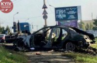 В Киеве ночная погоня полиции за нарушителем закончилась аварией и сгоревшим автомобилем (ФОТО)