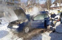 За сутки в Киеве спасателям пришлось несколько раз ликвидировать пожары в автомобилях (ФОТО)