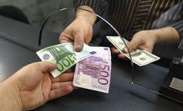 В Украине отменили пенсионный сбор при обмене валют