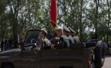 У Монумента Вечной Славы прошел марш войск Днепропетровского гарнизона 