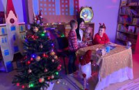 Новорічні українські казки біля ялинки: діти Дніпра зробили телепроєкт задля популяризації читання