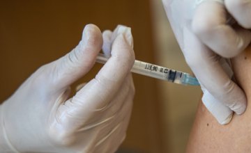 Ежесуточно на Днепропетровщине делают почти 12 тыс прививок от COVID-19