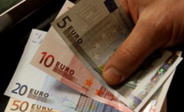 На межбанке евро вырос почти на 10 копеек