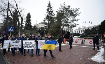 Украинские нардепы устроили в Польше акцию протеста, требуя отменить антиукраинский закон