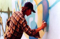 20-летний днепропетровчанин разрисовал граффити электричку «Харьков – Изюм»