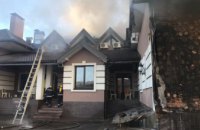 На Киевщине горит ресторанный комплекс (ФОТО)