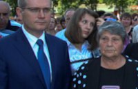 Александр Вилкул передал медаль «За боевые заслуги» дочери погибшего солдата, который на протяжении 70 лет считался пропавшим бе