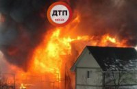 В Киеве на Русановке произошел масштабный пожар: горит 4-этажный дом