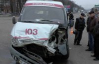 На Запорожском шоссе грузовик столкнулся с каретой медиков: погибла пациентка «скорой»
