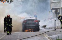 У центрі Дніпра спалахнула автівка (ФОТО)